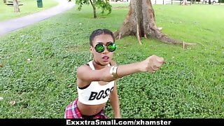 ExxxtraSmall – Schattige kleine Ebony stuitert op grote pik