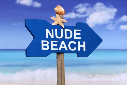 naakt strand voor naturisme